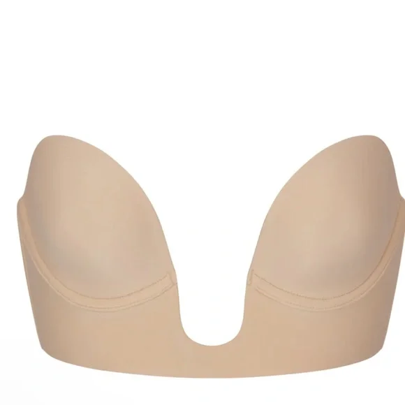 NWT SKIMS SHAPEWEAR DEEP PLUNGE STRAPLESS BRA CLAY S